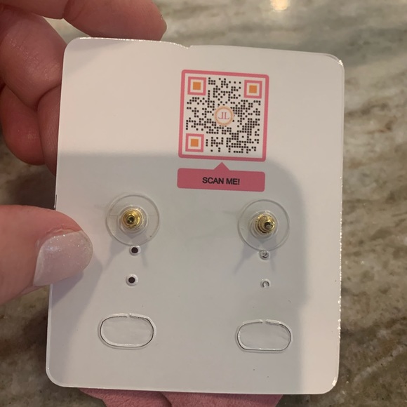 NWT Lisi Lerch pink flower earrings!! - Picture 3 of 4